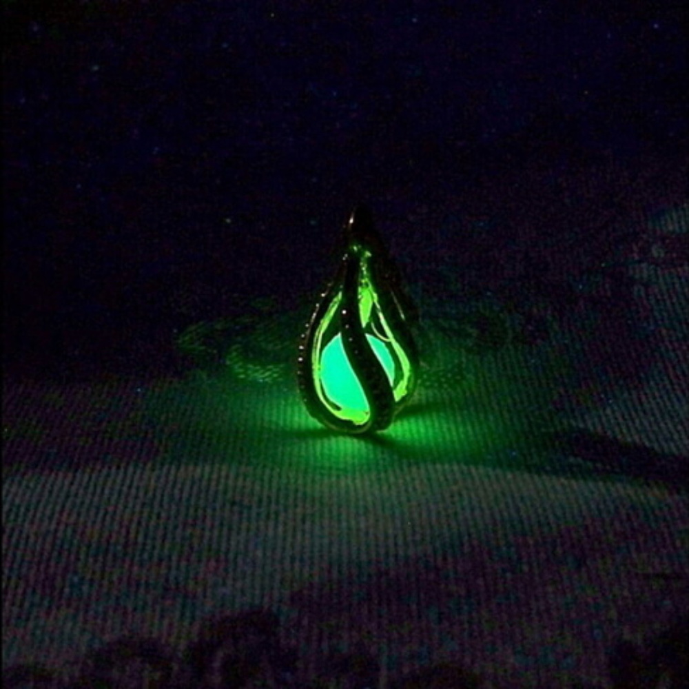 🎅🏻Glow Orb Necklace